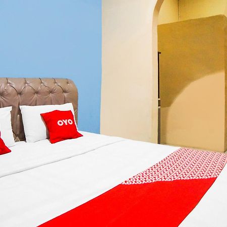 Oyo 92076 Sky Residence Cengkeh Медан Екстер'єр фото