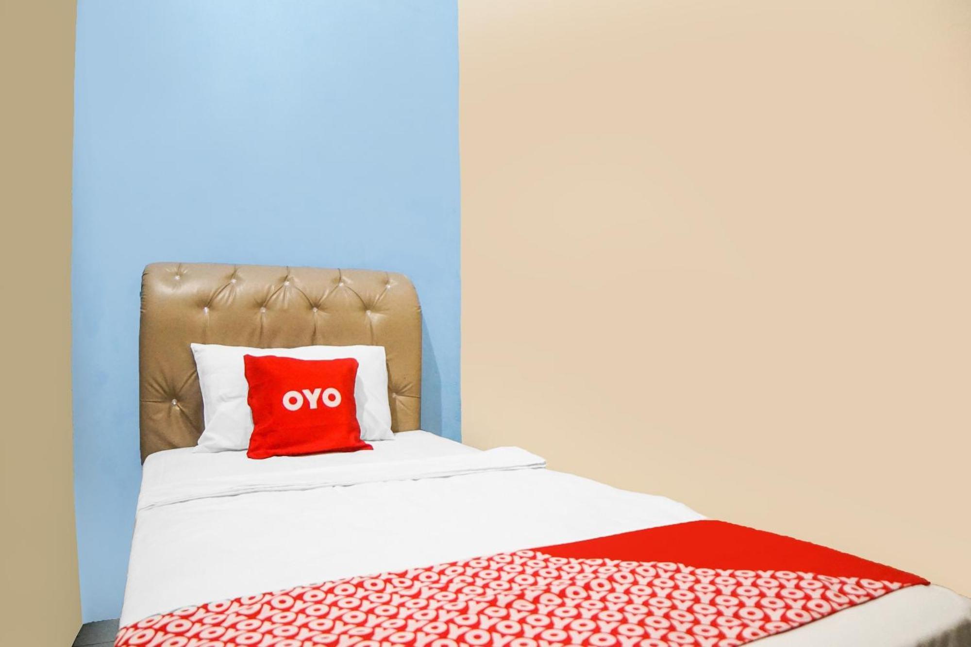Oyo 92076 Sky Residence Cengkeh Медан Екстер'єр фото
