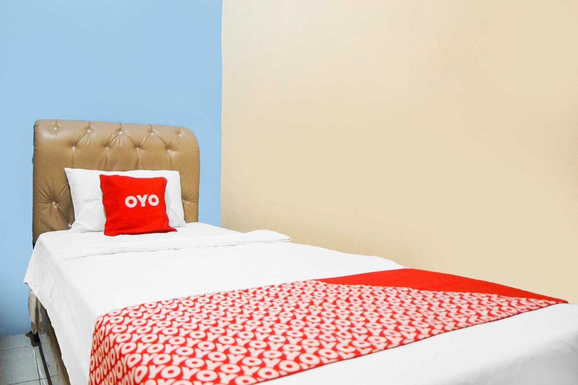 Oyo 92076 Sky Residence Cengkeh Медан Екстер'єр фото